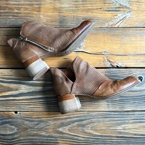 A.S. 98 light brown woven booties size 39 EURO (8.5-9 US)